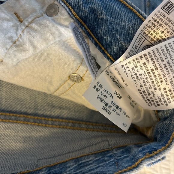 Levi’s High Rise Denim Shorts - Picture 2 of 4